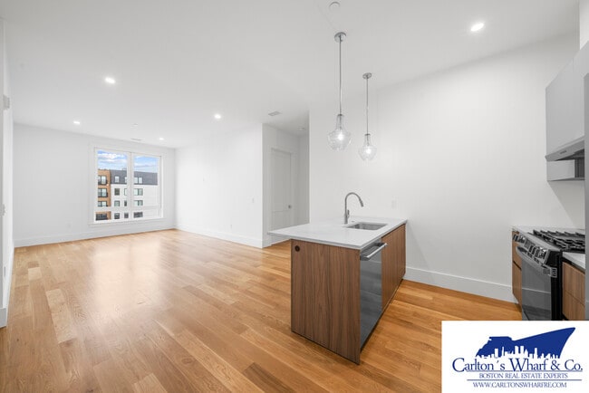 Building Photo - 218 Old Colony Ave