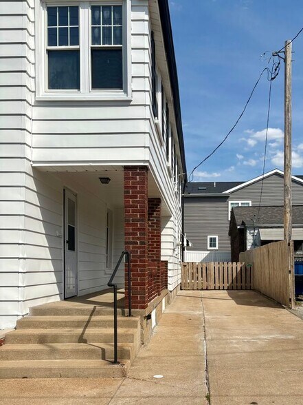 Building Photo - 1928 Macklind Ave