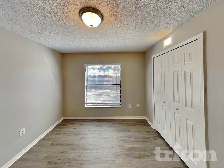 Building Photo - 801 Maraval Ct