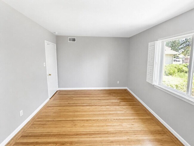 Building Photo - Bright & Spacious 3-Bedroom Home with Expansive Yard in Sacramento