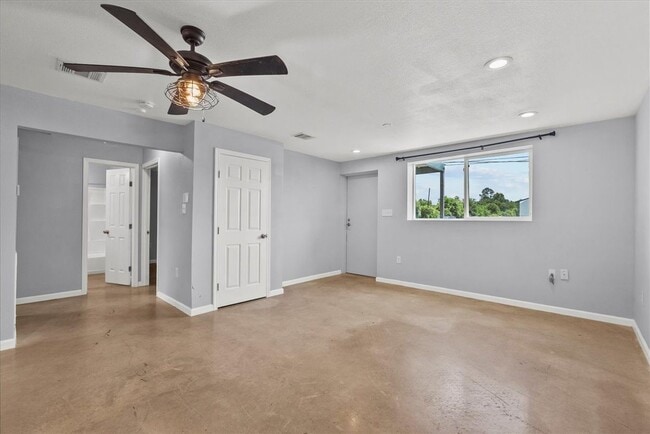 Building Photo - 6602 Prino Rd