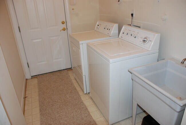 Building Photo - Renovated house for rent at Villages of We...