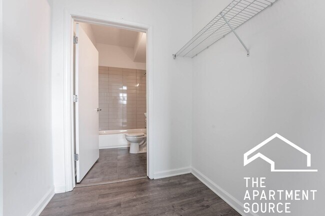 Building Photo - MASSIVE Loft-style condo-quality 3 Bed/2 ba IN UNIT LAUNDRY