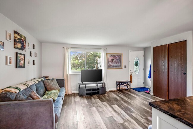 Building Photo - 2421 Nugget Dr