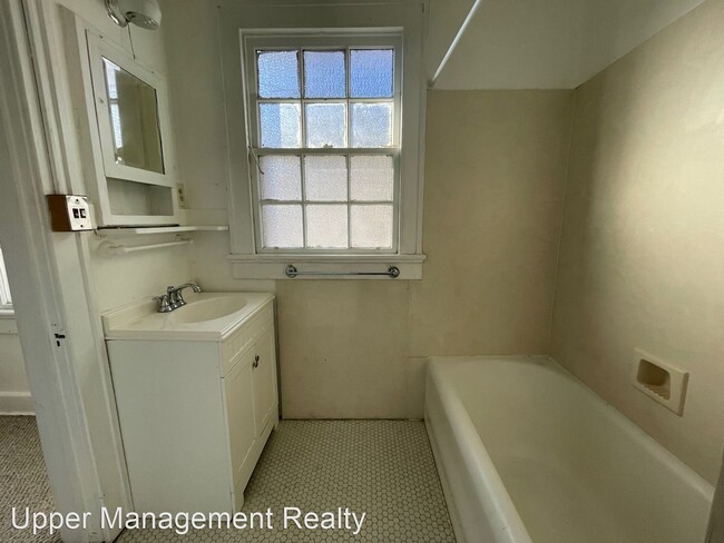 Building Photo - 1 br, 1 bath Apartment - 615 Exposition Bo...