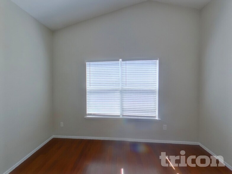 Building Photo - 2116 Charmion Ln