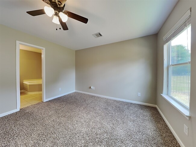 Building Photo - 28906 Rio Grande River Dr