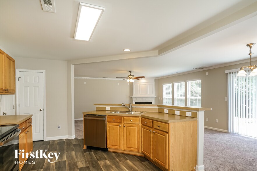 Building Photo - 5048 Babbling Brook Dr