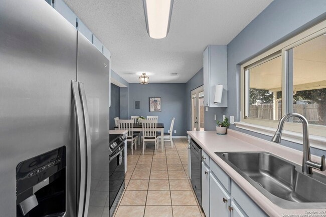 Building Photo - Well-Maintained 3-Bedroom Home – Ideal for Students & Professionals!