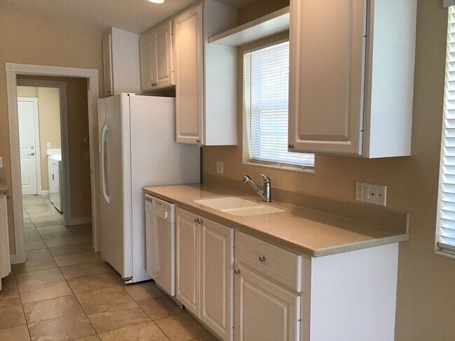 Building Photo - 11824 Delfina Ln