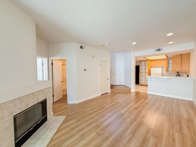 Building Photo - Richmond Marina Bay 3 Bed 3 Bath Townhome in Gated Bay Front Community