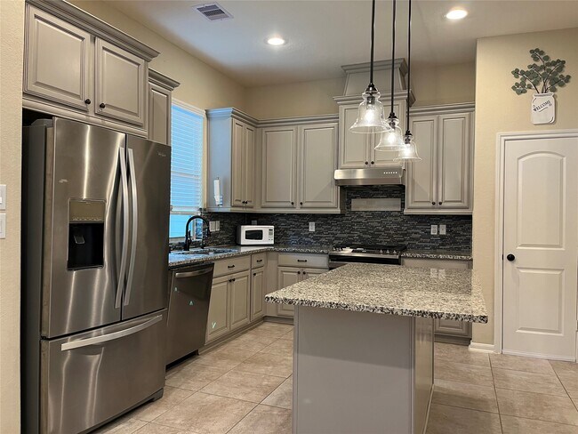 Building Photo - 12250 La Strada St