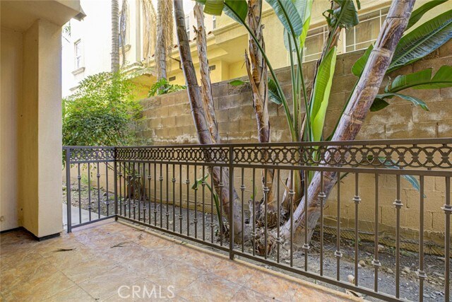 Building Photo - 556 E Palm Ave