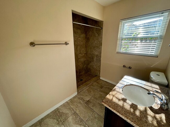 Building Photo - Charming 3BR/2BA Home for Rent – Prime Tam...