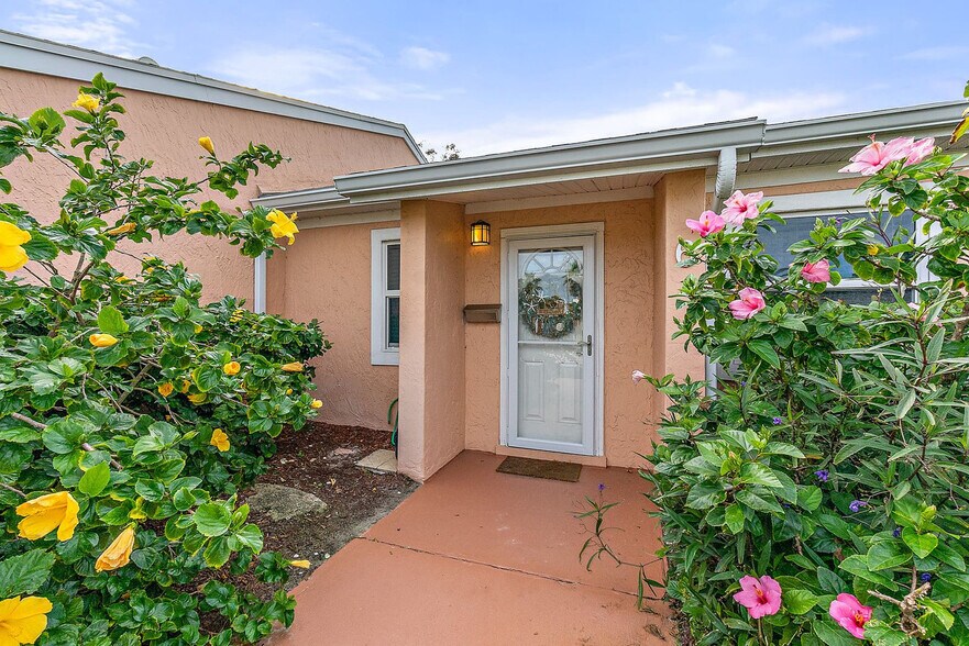 Building Photo - 11 Oceanside Dr