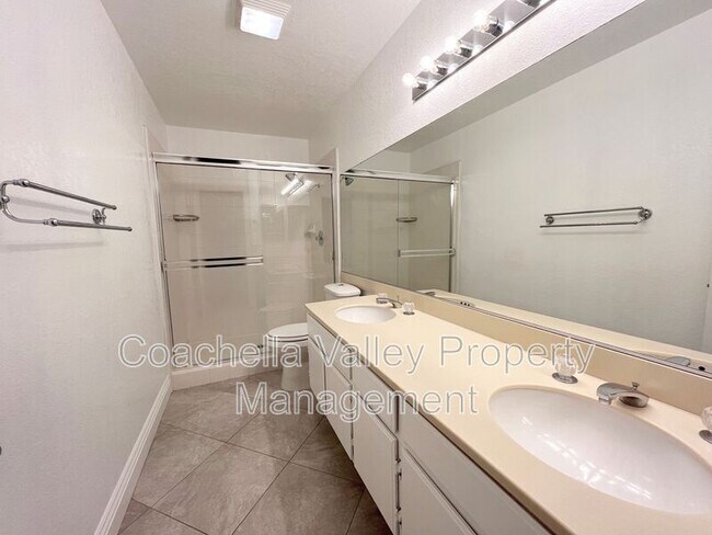 Building Photo - 41469 Woodhaven Dr W