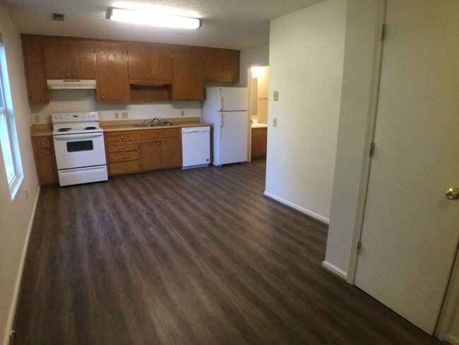 Building Photo - Christiansburg, 3 BR / 2.5 BA Available June 1st
