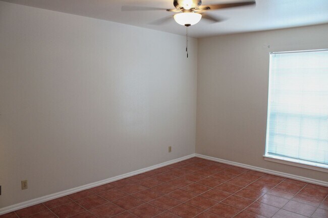 Building Photo - RENOVATED 2-BEDROOM CONDO AT THE GEORGIAN