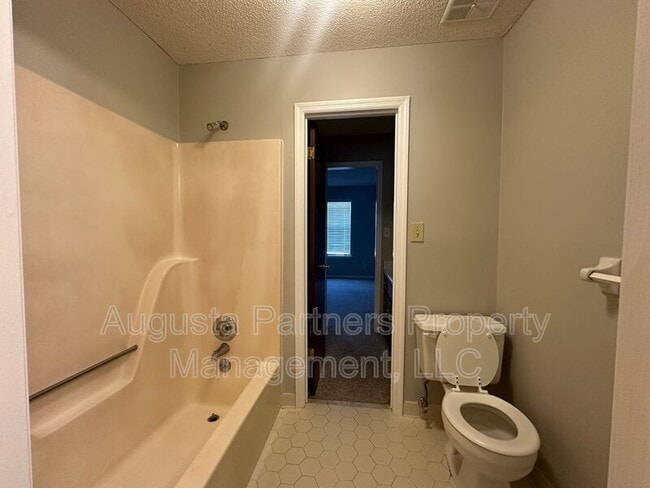 Building Photo - 2448 Riverlook Dr