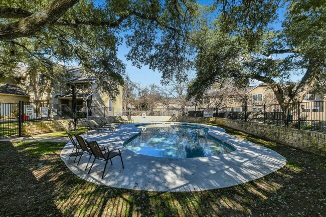 Building Photo - Sparkling Pool Views + Prime Location = A Must See Opportunity!