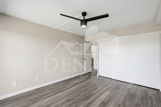Building Photo - 425 W Paseo Redondo