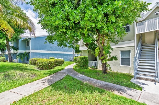 Building Photo - 17485 NW 67th Ct