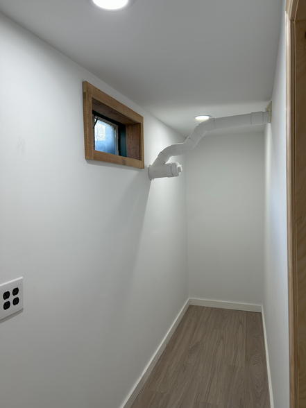 Bedroom #1 (Walk-in closet) - 194 Westview Dr