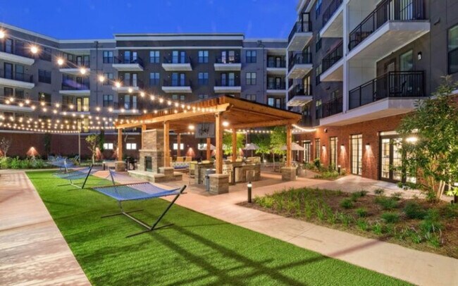 Building Photo - 220 Sandy Springs Cir