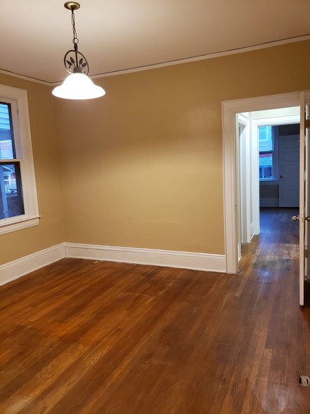 Bedrooms Have Hardwood Floors - 513 Grant St