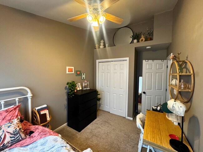 Building Photo - Well-Located 3BR, 2-Full, and 2-Half Bath Townhouse w/ One-Car Garage in Sterling, VA