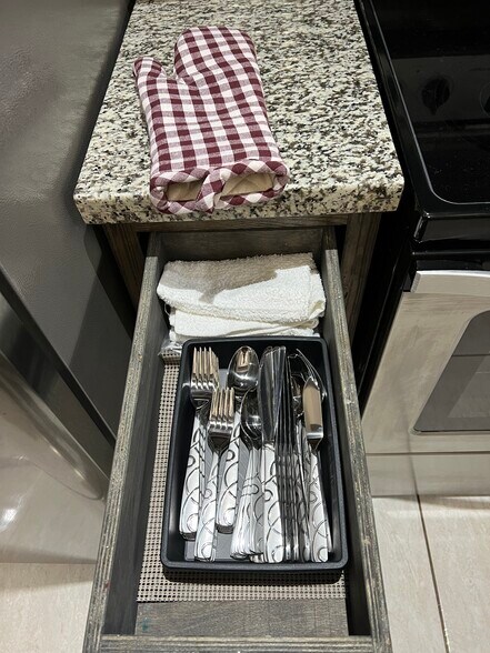 Silverware - 2616 Larkspur Ave