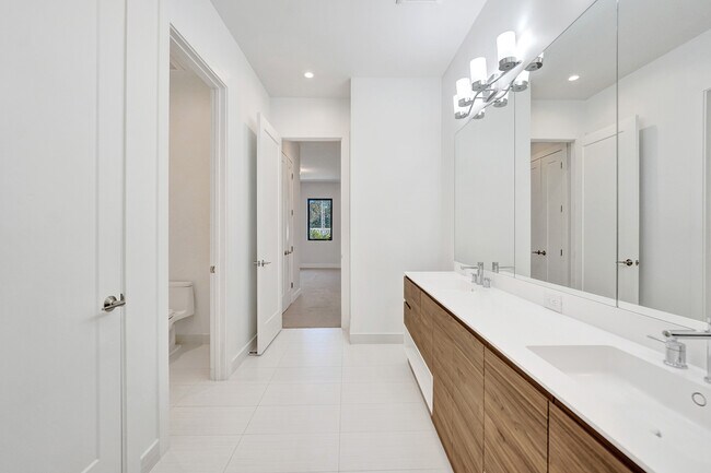 Building Photo - 5928 Brookfield Cir
