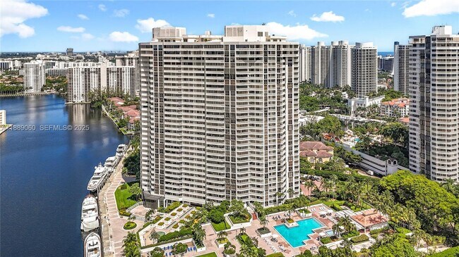 Building Photo - 1000 W Island Blvd