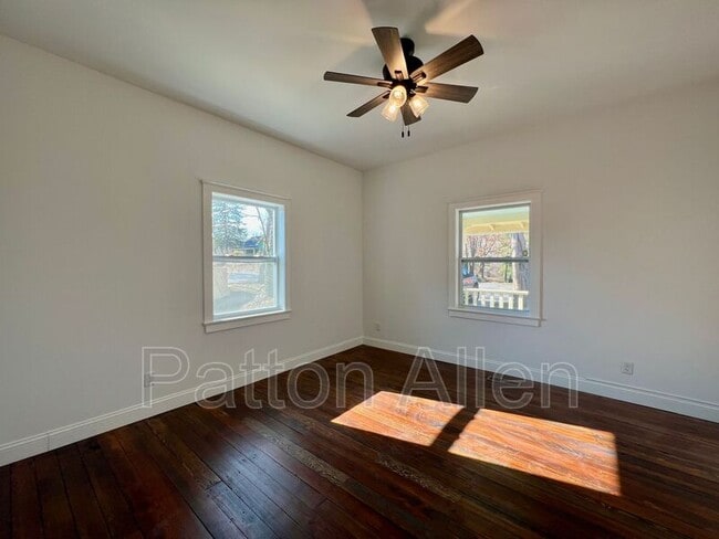 Building Photo - 125 Burton St