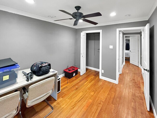 Building Photo - Your Contemporary Retreat in Garland, TX