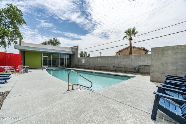 Building Photo - 1111 W University Dr