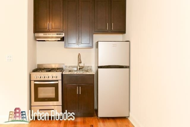 Building Photo - 623 W Patterson Ave