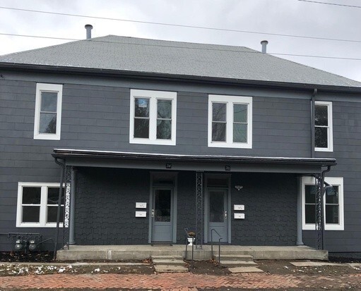 Primary Photo - One Bedroom One Bath Apartment **Recently ...