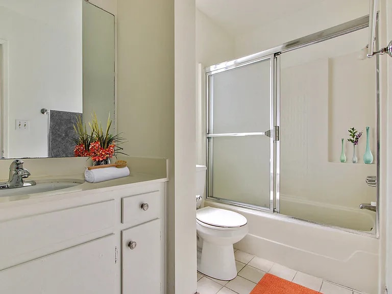 Building Photo - 433 Kelton Ave