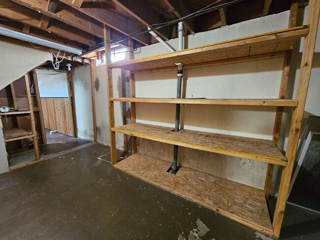 Building Photo - 3-Bedroom Brick Ranch, Hardwood Floors, Large Kitchen, Big Basement & 2-Car Garage