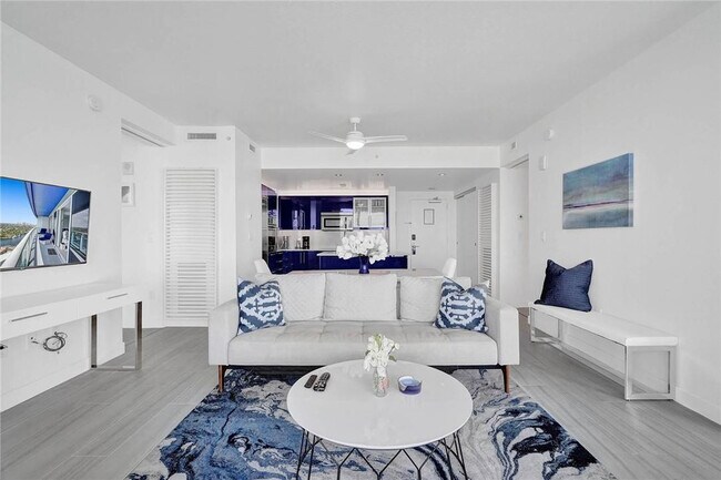 Building Photo - 3101 Bayshore Dr