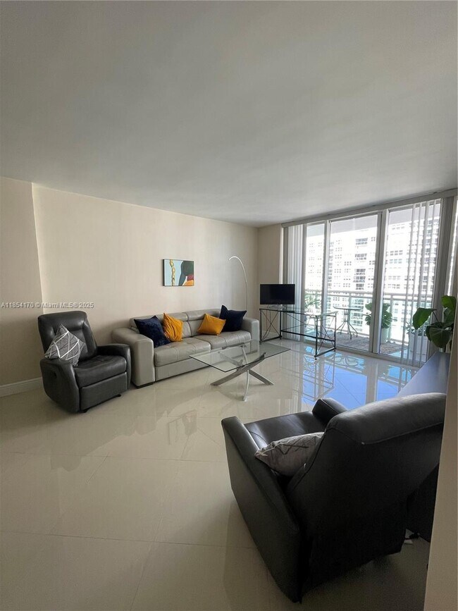 Building Photo - 3001 S Ocean Dr