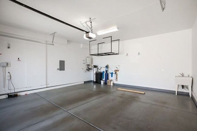 Building Photo - Single Story Pool Home In Reverence Guard Gated Community