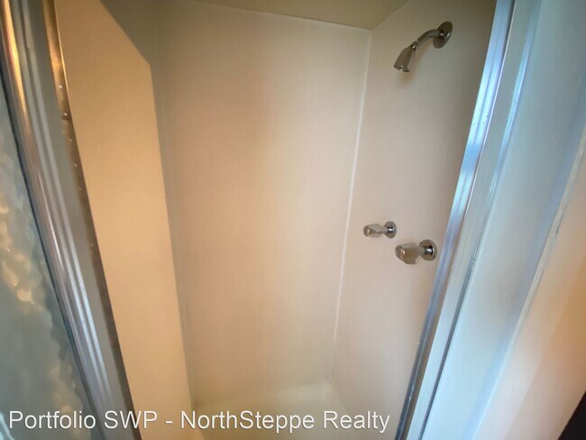 Building Photo - 3 br, 2 bath Apartment - 1451-1461 Worthin...