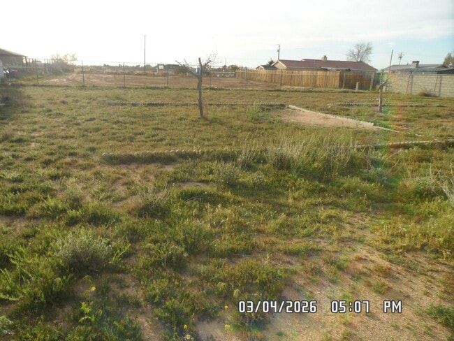 Building Photo - 3 Bedrooms, 1.75 Bathrooms, 2 Car Garage, Fully Fenced, Central Air & Heat, Large Lot, Wood Flooring