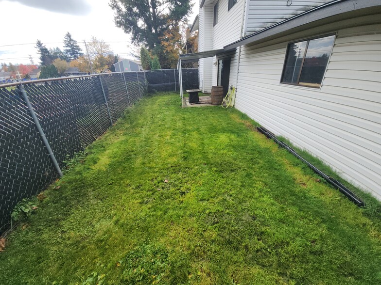 Building Photo - 38 NE 143rd Ave