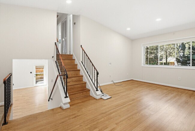 Building Photo - 9717 Hedin Dr