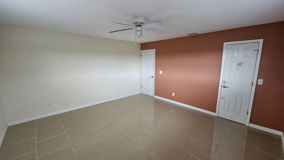 Master Bedroom - 1124 SE 6th Ave