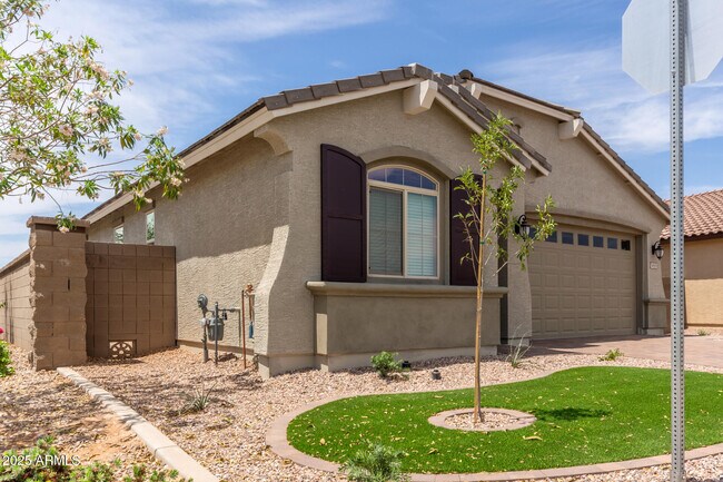 Building Photo - 34906 N Hawley Dr