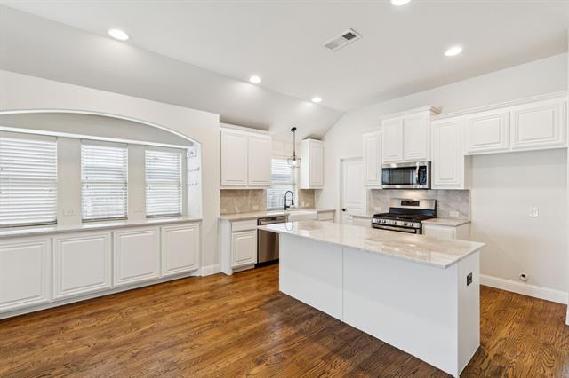 Building Photo - 512 Eastbrook Dr